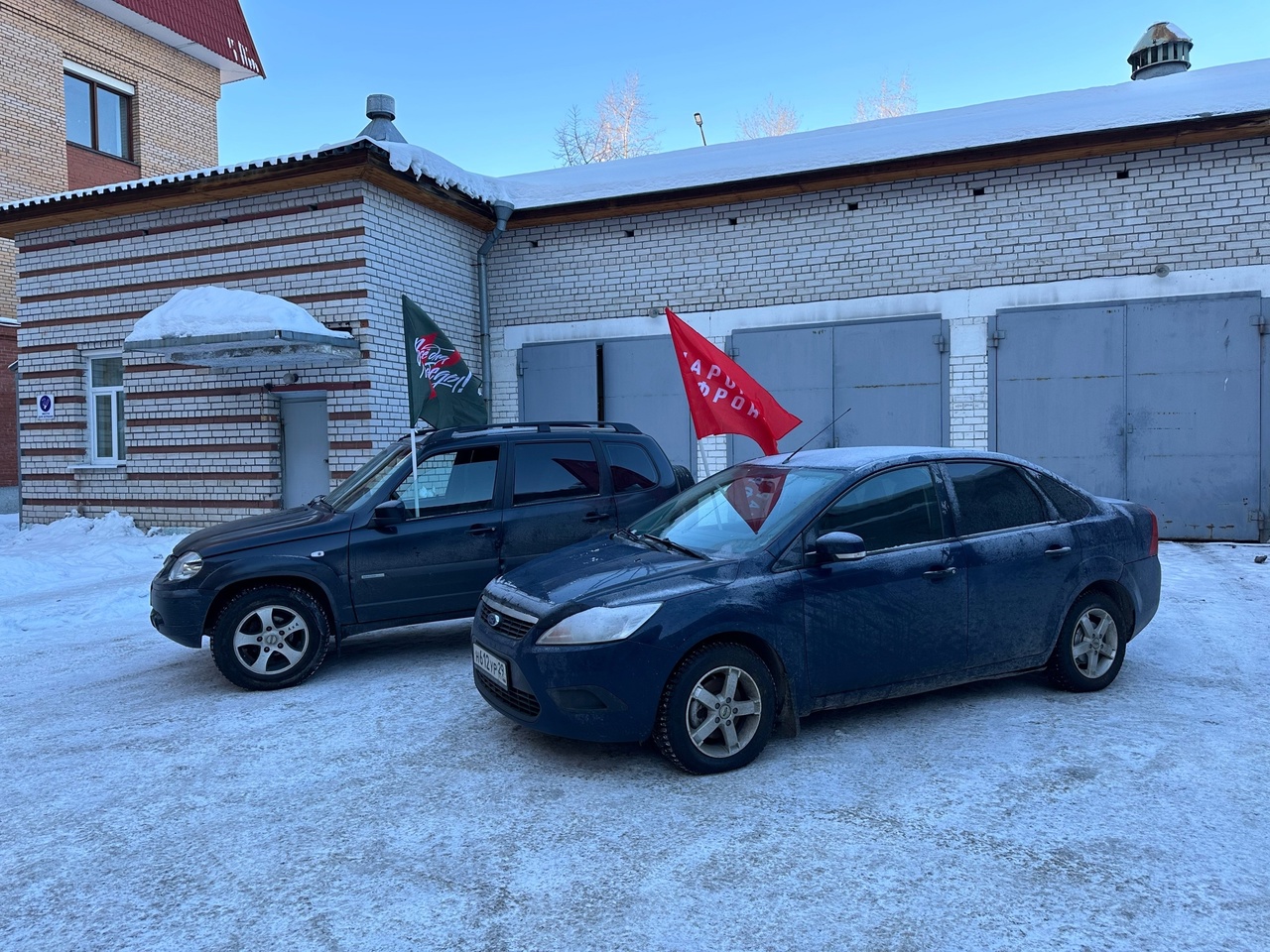 Региональное налоговое управление передало два автомобиля для участников СВО.