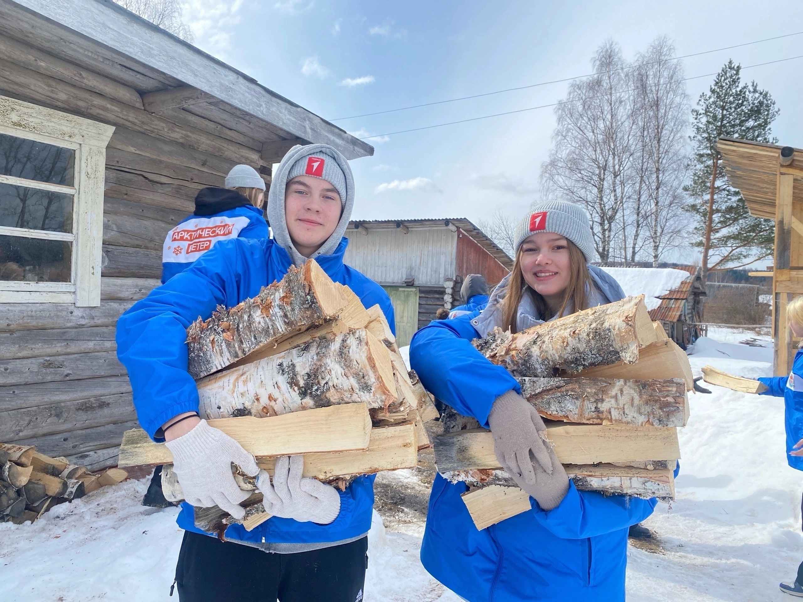 Российские студенческие отряды провели патриотическую акцию «Арктический ветер» в регионе.